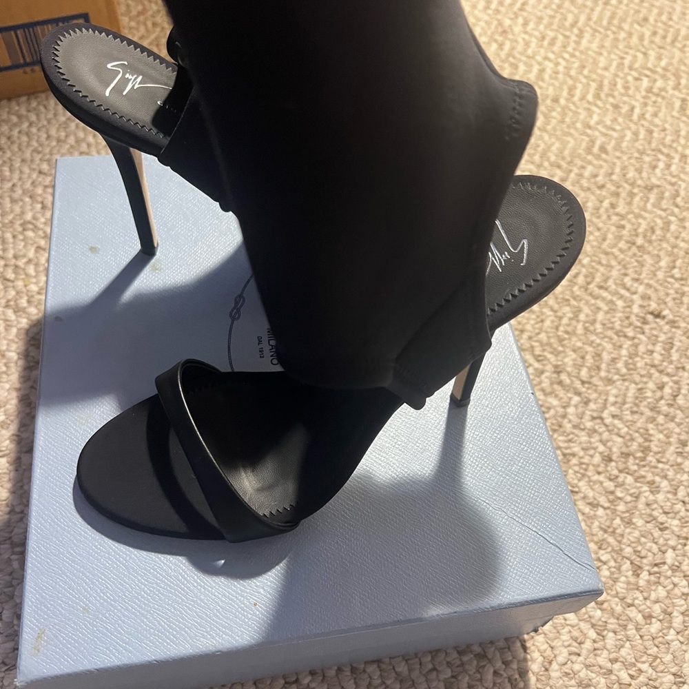 Giuseppe shoe size 11